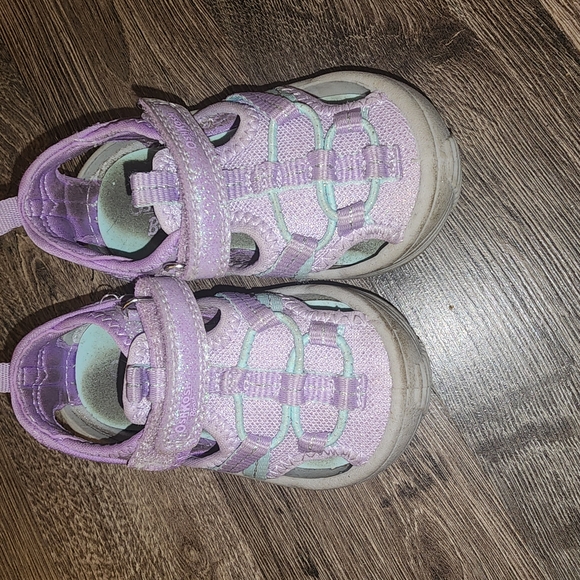 OshKosh B'gosh Purple Sandals with Adjustable Straps - Picture 1 of 3